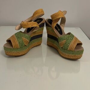 Pretty Wedge sandal blue, yellow, green.